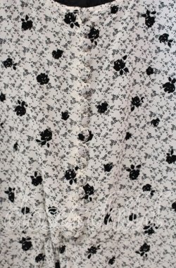 画像2: INGEBORG / フェイクレイヤードフロッキーワンピース  シロ×クロ O-25-10-21-114-LO-OP-OW-OS