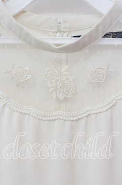 画像2: an another angelus / ヨークローズ刺繍プルオーバーブラウス F アイボリー O-25-10-21-120-CA-BL-OW-OS