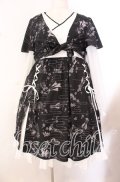 To Alice / 和柄ケープ風ワンピース  クロ×シロ O-25-10-23-036-LO-OP-IG-OS