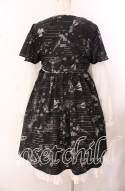 画像4: To Alice / 和柄ケープ風ワンピース  クロ×シロ O-25-10-23-036-LO-OP-IG-OS