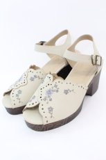 画像1: 【SALE】Fi.n.t / 小花刺繍ウッドライクソールサンダル M アイボリー O-25-10-23-1053-CA-SH-IG-ZTK022 (1)