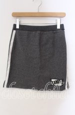 画像1: 【SALE】Candy Stripper / ロゴワッペンスウェットスカート  グレー×ホワイト O-25-10-25-023-PU-SK-IG-ZT357 (1)