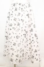 画像1: 【SALE】Cherir la femme / うさぎといちご柄スカート  シロ O-25-10-25-1032-LO-SK-IG-ZT214 (1)