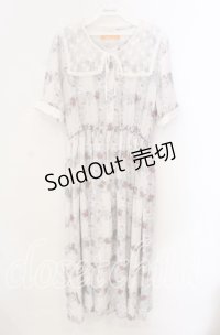 Fi.n.t / レース付け衿レトロフラワーチェック柄ワンピース  アイボリー×ブルー O-25-10-25-068-CA-OP-IG-ZT126