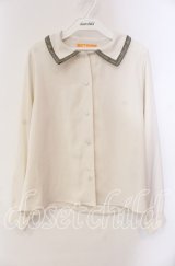 Fi.n.t / ロゴリボン使いビッグカラーブラウス  オフ×グリーン O-25-10-28-084-CA-BL-IG-ZT512