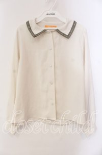 Fi.n.t / ロゴリボン使いビッグカラーブラウス  オフ×グリーン O-25-10-28-084-CA-BL-IG-ZT512