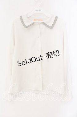 画像1: 【SALE】Fi.n.t / ロゴリボン使いビッグカラーブラウス  オフ×グリーン O-25-10-28-084-CA-BL-IG-ZT512