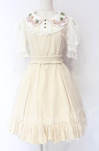 星箱works / 四つ葉のクローバーワンピース  ベージュ O-25-10-29-048-PU-OP-OW-OS