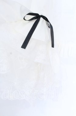 画像4: MARBLE / デコラティブタイ付き姫袖ブラウス  ホワイト×ブラック O-25-10-29-067-GO-BL-OW-OS