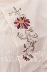 画像2: 【SALE】axes femme / 刺繍入ケープブラウス  オフ O-25-10-30-1098-AX-BL-IG-ZT132 (2)