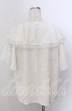 画像3: 【SALE】axes femme / 刺繍入ケープブラウス  オフ O-25-10-30-1098-AX-BL-IG-ZT132 (3)