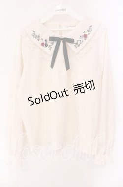 画像1: axes femme / リボン付き猫刺繍ブラウスプルオーバー  オフ O-25-10-30-069-AX-BL-IG-OS