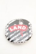 LAND by MILKBOY / 缶バッジ  ホワイト×ブラック×レッド O-25-10-31-2020-MB-ZA-IG-OS