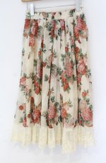 画像2: 【SALE】axes femme / ラフィネローズ柄タックスカート  生成り O-25-10-31-3047-AX-SK-IG-ZT112 (2)