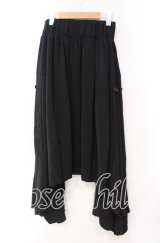 LISTEN FLAVOR / コウモリヘムライン変形マキシスカート  ブラック O-25-11-03-069-PU-SK-IG-ZT399