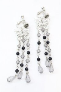 axes femme POETIQUE / チャイナ蝶モチーフイヤリング  シルバー O-25-11-06-047-AX-AC-IG-ZT422-F003