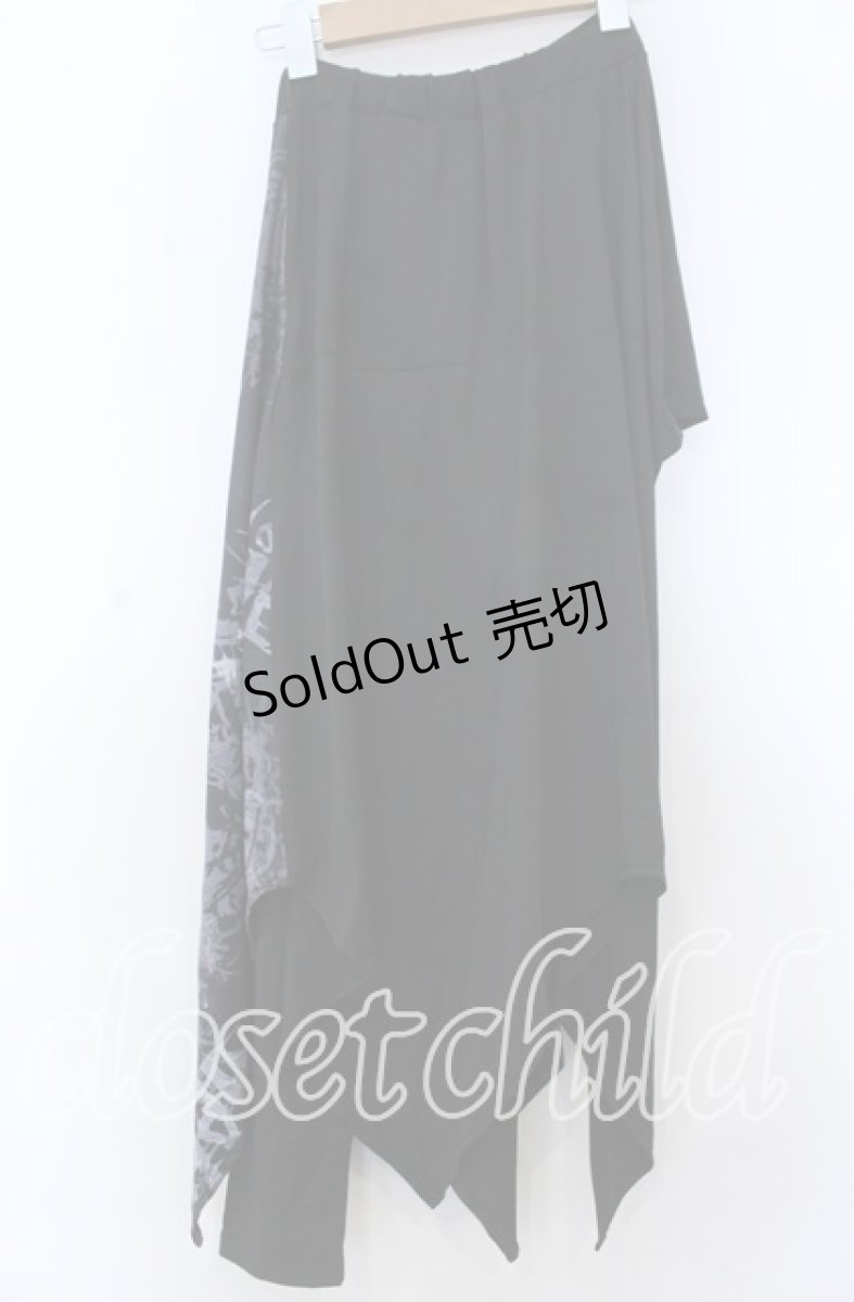 画像2: 【SALE】NieR CLOTHING / 変則フラップスカート付きパンツ【彼岸花】  ブラック×グレー O-25-11-07-094-PU-PA-IG-ZT401 (2)