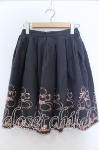 Emily Temple cute / プードル刺しゅうスカート  グレー O-25-11-07-133-ET-SK-OW-ZT276