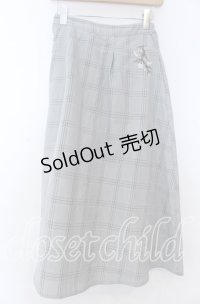 axes femme / 花刺繍チェック柄スカート  グレー O-25-11-07-015-AX-SK-IG-OS