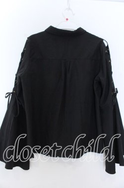 画像2: axes femme POETIQUE / ブローチ付フレアスリーブブラウス  クロ O-25-11-07-038-AX-BL-IG-OS