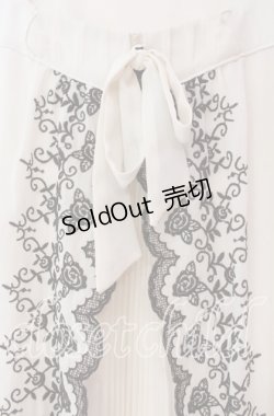 画像2: axes femme / スカラップ刺繍シフォンプリーツワンピース  アイボリー O-25-11-10-086-AX-OP-IG-OS