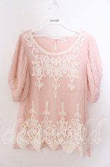axes femme / パール付きコード刺繍ブラウス  ピンク O-25-11-11-2064-AX-TO-IG-ZT1212G