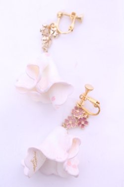 画像2: Mystic Garden / Who are you   彷徨うおばけの耳飾り  with Cheery Blossom イヤリング  シロ×ピンク O-25-11-12-013-LO-AC-IG-OS