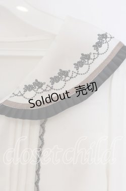 画像2: axes femme / プリーツフリルブラウス  アイボリー×クロ O-25-11-15-038-AX-BL-IG-OS