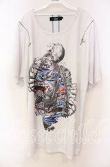 Xfrm / ショルダージップグラフィックBIG Tシャツ 3 ホワイト O-25-11-15-062-PU-TO-IG-OS