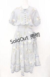 WONDERFUL WORLD / チェックフラワーたくし上げワンピース  シロ×ネイビー O-25-11-17-038-LO-OP-IG-OS