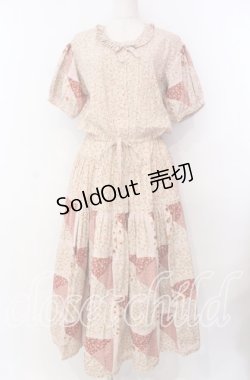 画像1: WONDERFUL WORLD / ミニフラワー&裾パッチワーク半袖ワンピース  ピンク O-25-11-17-045-LO-OP-IG-OS