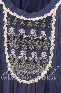 画像2: axes femme / ローズ刺繍タックシフォンワンピース  ブルー O-25-11-17-064-AX-OP-IG-OS