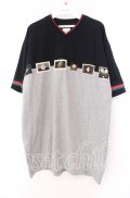 Karl Helmut / スポーツパッチビッグTシャツ  ブラック×グレー O-25-11-17-018-EL-TO-IG-OS