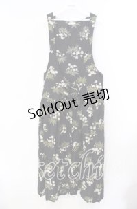 pa.se.ri. / フラワー柄ジャンパースカート  クロ O-25-11-17-024-LO-OP-IG-OS