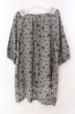 画像3: LILYAN HOUSE / ローズプリントチュニック  グレー O-25-11-17-032-LO-OP-IG-OS