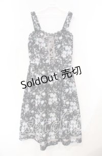 axes femme / ロマンティックローズ柄ジャンパースカート F クロ O-25-11-18-011-AX-OP-OW-OS