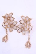 axes femme / サクラ装飾イヤリング  ゴールド O-25-11-20-1008-AX-AC-OW-OS