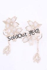 axes femme / サクラ装飾イヤリング  ゴールド O-25-11-20-1008-AX-AC-OW-ZT1209D