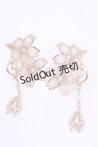 axes femme / サクラ装飾イヤリング  ゴールド O-25-11-20-1008-AX-AC-OW-ZT1209D