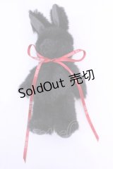 PINK HOUSE / うさぎさんぬいぐるみブローチ  クロ O-25-11-20-1020-LO-ZA-IG-OS