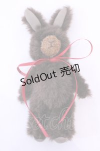 PINK HOUSE / うさぎさんぬいぐるみブローチ  ブラウン O-25-11-20-1022-LO-ZA-IG-OS