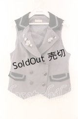 axes femme / 花刺繍入ベスト  グレー O-25-11-22-046-AX-TO-IG-OS