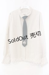axes femme / バラ刺繍ネクタイ付きブラウス  ベージュ×グリーン O-25-11-22-085-AX-BL-IG-OS