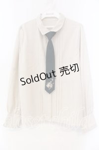 axes femme / バラ刺繍ネクタイ付きブラウス  ベージュ×グリーン O-25-11-22-085-AX-BL-IG-OS