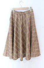 画像2: 【SALE】F&A / べっ甲ベルト付きチェックフレアースカート  ベージュｘブラウン O-25-11-24-051-LO-SK-YM-ZT356 (2)