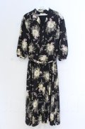 INGEBORG / ブーケ柄開襟半袖ワンピース  クロ O-25-11-24-009-LO-OP-OW-OS
