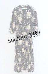 INGEBORG / ブーケ柄開襟半袖ワンピース  クロ O-25-11-24-009-LO-OP-OW-OS