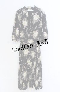 INGEBORG / ブーケ柄開襟半袖ワンピース  クロ O-25-11-24-009-LO-OP-OW-OS