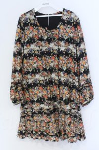 INGEBORG / ローンフリル使い花柄ワンピース 11号 クロ O-25-11-24-012-LO-OP-OW-ZT367