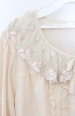 画像2: PINK HOUSE / ローズレース使いブラウス  キナリ O-25-11-24-015-LO-BL-OW-OS (2)